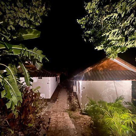 Kalani Bungalows, Hatjau Kültér fotó